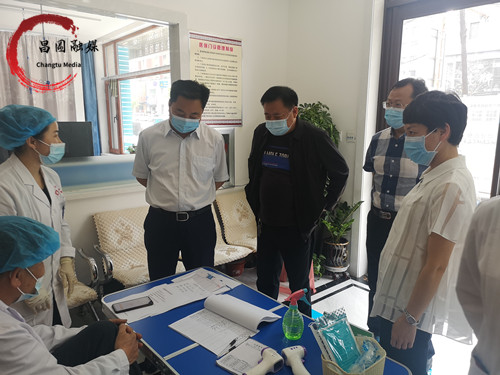 惠安军实地检查了民营药店,诊所和基层医疗机构的疫情