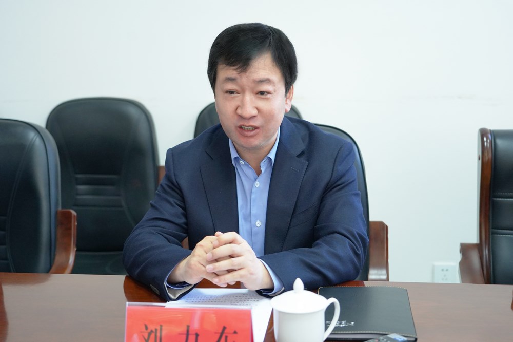 刘力东强调,信访工作难度非常大,信访干部要经得住风雨