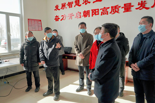 刘朝震走访慰问住朝阳县市政协委员并开展调研