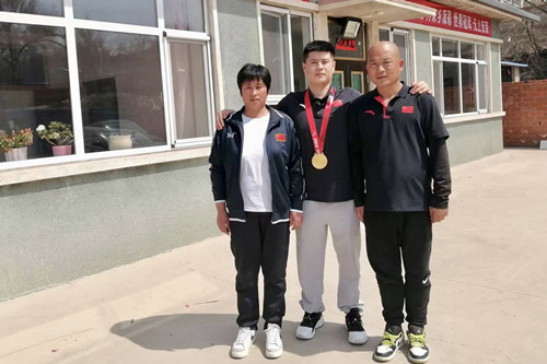 冠军养成记孙奇一个执着认真爱笑爱滑雪的大男孩