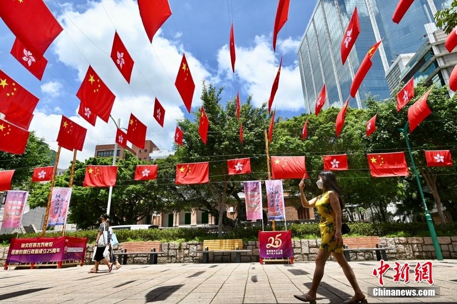 （庆祝香港回归祖国25周年）东方之珠绽放耀眼中国红