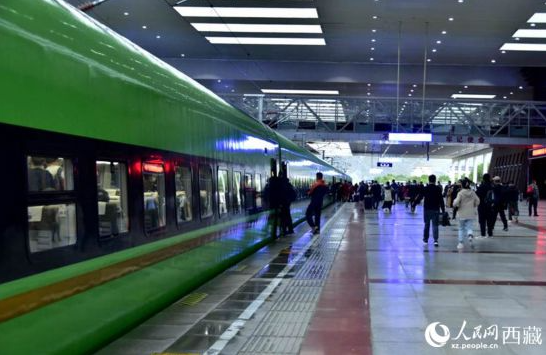 看中国·千家万户的事 拉林铁路：让幸福生活“跑”起来