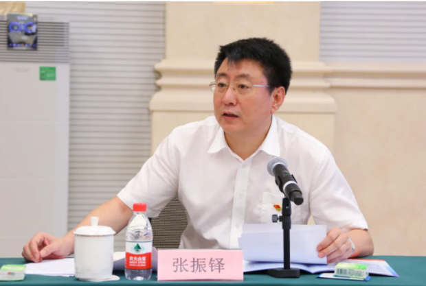 局长,省司法行政系统队伍教育整顿领导小组副组长张振铎汇报了第一批