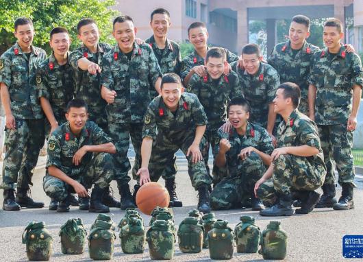 武警官兵采取多种形式欢度国庆假期