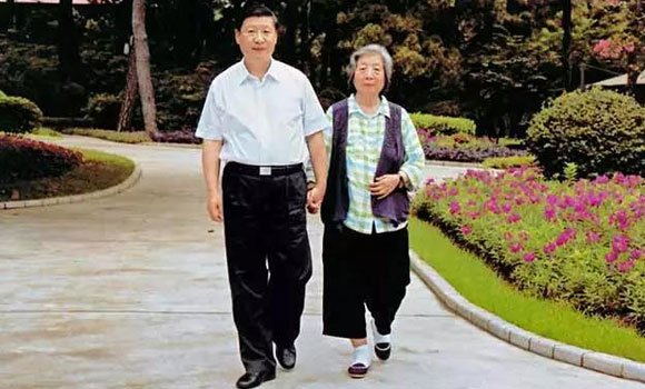 习近平和母亲：两代共产党人的“约定”