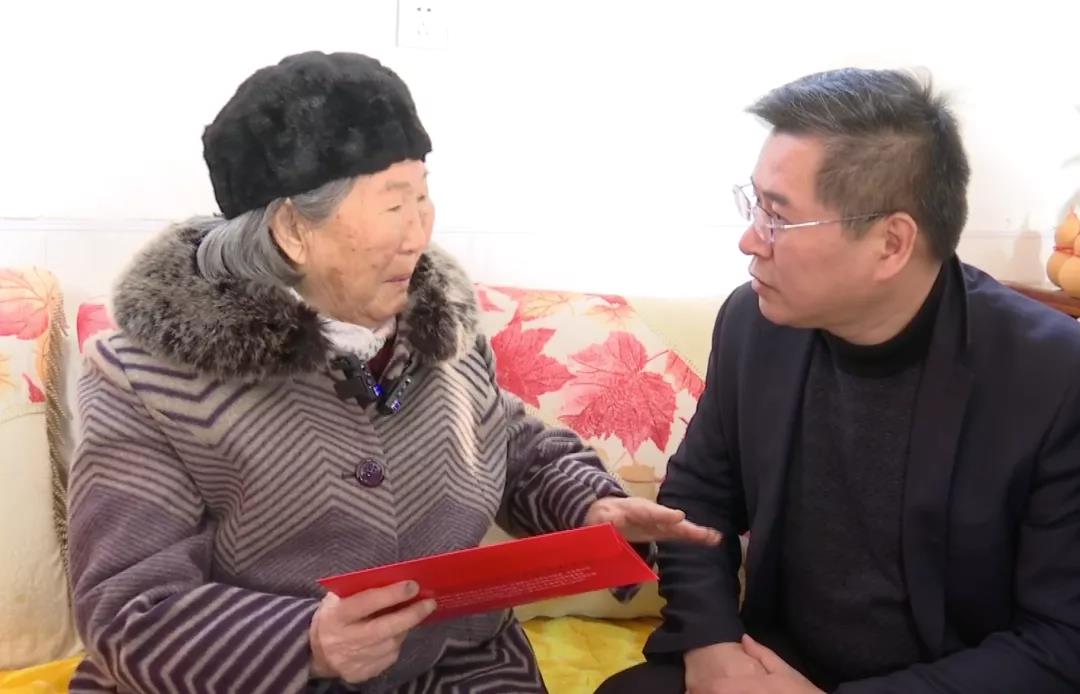 看哭烈士妻子从结婚9个月分离等到94岁阔别70多年再相见